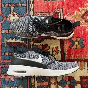 Nike fly knit shoes